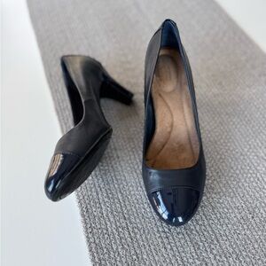 Giani Bernini Navy Blue Patent Leather Spectator Pumps Heels Size 9.5